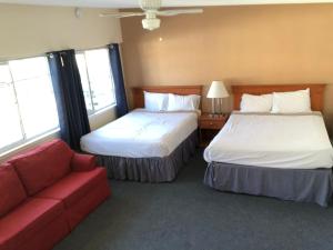 Queen Room with Two Queen Beds and Sofa Bed room in Ocean Lodge - Santa Cruz