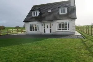 INGLEWOOD - Ballina - Crossmolina - County Mayo - Sleeps 8 - Sister property to Thistledown - Cloonachoor