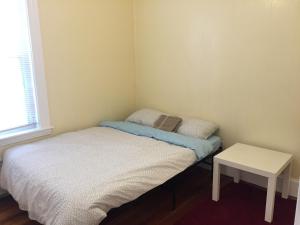 Budget Double Room room in Boston Homestel
