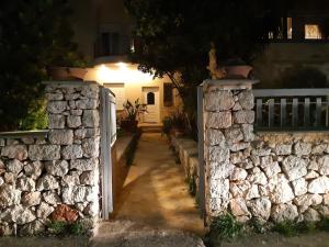 Diamants Place with Treehouse Garden