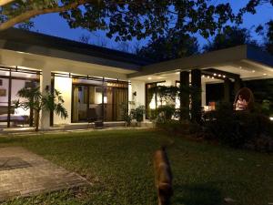 Modern Room with beautiful pool