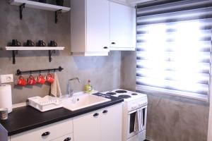 Unique Skyview Apartment-Downtown