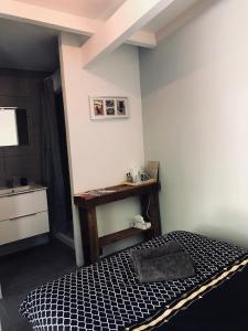 Maisons d'hotes Allegria Nimes : Chambre Double avec Salle de Bains Privative