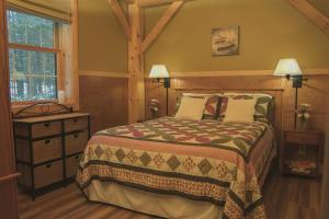 Robert Frost Mountain Cabins - $25 pet fee, Cabins 13220, Ripton