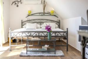 Apartments and Rooms Villa Erede