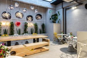 14 Reasons Why Hotel Athens