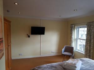 Slough Centre Townhouse with driveway parking for up to two cars