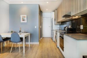 Backup-Powered Stylish Central Apartment near Table Mountain