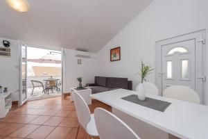 Vesna 2 city central apartment 