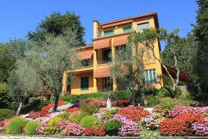 Villa Vibe Luce, beautiful period villa with private pool and lake view