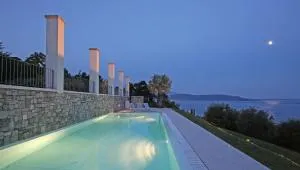 Villa Albachiara, Private Luxury villa with private pool and lake view - Gardone Riviera