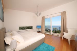 Villa Albachiara, Private Luxury villa with private pool and lake view, Villák Gardone Riviera - big - 2