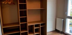 t2 lumineux avec balcon