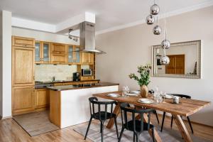 Fresco Apartment by Loft Affair