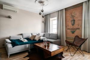 Fresco Apartment by Loft Affair