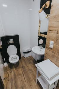 Triple Room with Balcony room in Hotel Majerzanka