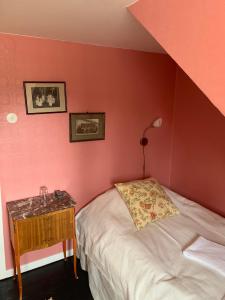 Single Room with Shared Bathroom - No Pets room in Wärdshuset Furuliden