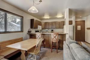 1125 Flying Dutchman Condo