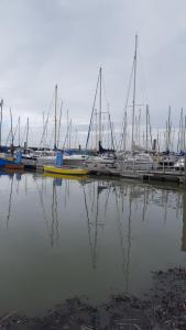 Wohnung 2 mit Balkon- Haus Annegrete Seestr6, Bensersiel
