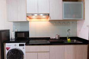 Best Price Studio Menteng Park Apartment By Travelio