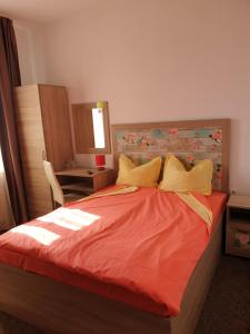 Budget Double Room - No Balcony room in Priyateli