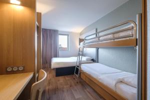 Hotels B&B HOTEL Calais Centre St Pierre : Chambre Quadruple