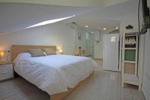 Esparteros 6, Estudios