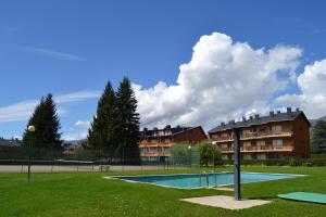 Amplio apartamento con piscina en Llívia - 4hvězdičkové hotely ve městě Llivia