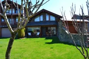 Casa adosada con gran jardín en Fontanals - Ger