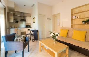 Apartamentos Altamira - 4hvězdičkové hotely ve městě Sevilla