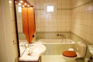 Tsiolis Studios & Apartments