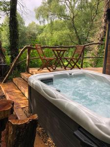 Herons Lake Retreat Hot Tub Lodges