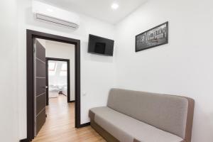 LEOGRAND Apartment on Doroshenka 38