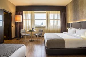 Comfort Plus Triple Room room in HF Fenix Lisboa