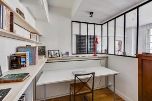 Design apartment with terrace by Weekome