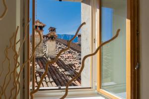 Lovely Corner in the Heart of the Lake by RentComo