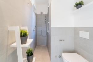 Mezzegra Apartments