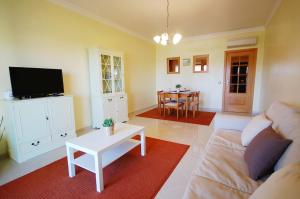 Apartment Coelha Beach - Pool - Free Wi-Fi - Air Con