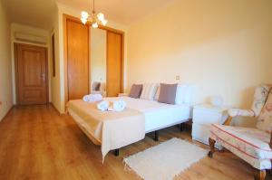 Apartment Coelha Beach - Pool - Free Wi-Fi - Air Con