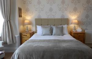 Between the Bays exclusively for Adults