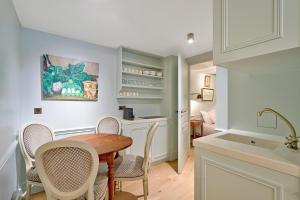 Appartements Pick A Flat's Apartments in Saint Germain - Paul-Louis Courier : photos des chambres