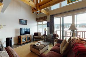 Three Bedroom Apartment room in Crail Creek 631