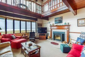 Five Bedroom House room in Expansive Views Family Oceanfront Beach Home