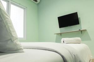 Simple Studio Room at Guest House Way Seputih near Central Park By Travelio