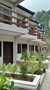 Ferellee Beach Front Inn