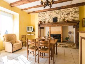 Maisons de vacances Sunny and well restored and furnished house near a large recreational lake : photos des chambres