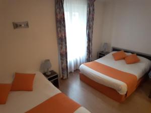 Hotels Logis de la Barque : Chambre Triple