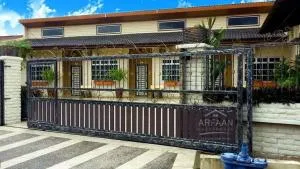 Arfaan Guest House - Pontian Kecil