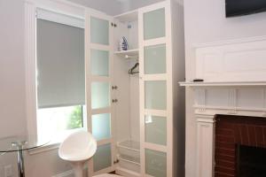 A Stylish Stay w a Queen Bed, Heated Floors.. #29