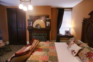 The Wolbert (Premium / 2nd Floor Vandiver Mansion) room in Vandiver Inn